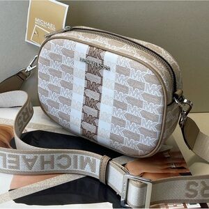 (new+tag) Michael Kors jet set travel oval camera crossbody color camel khaki